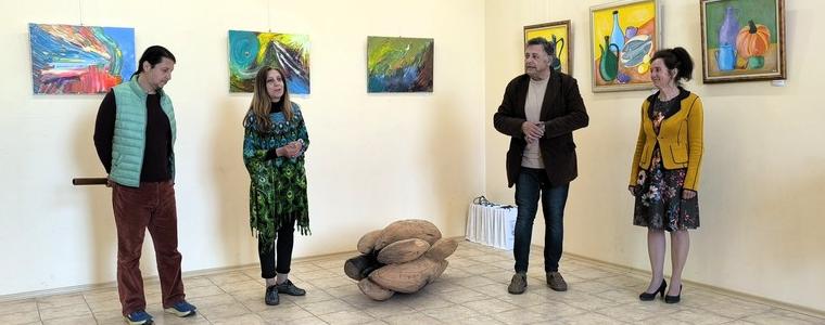 Членове на клуб на художника „Борис Караджов“ с изложба в Каварна