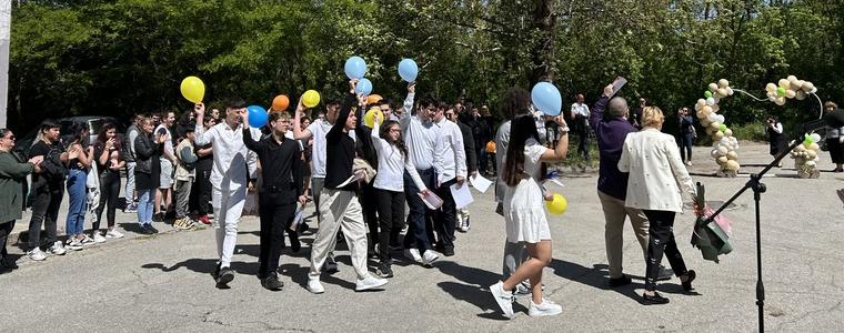 Гимназия „М. В. Ломоносов“ изпрати 33 абитуриенти