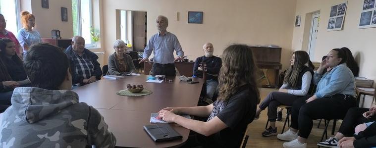 Гимназисти в ПГВМ „Проф. д-р Георги Павлов“ се срещнаха с местни автори 