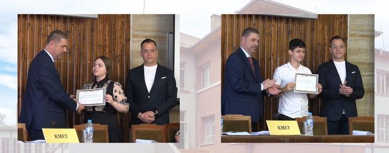 Йоана Димитрова и Преслав Петров с почетната стипендия „Йордан Парушев“ за 2025 г. (ВИДЕО)