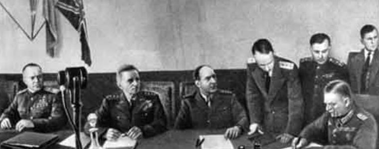 Капитулацията на Германия  е подписана на 8 май 1945 година, войната завършва на 2 септември