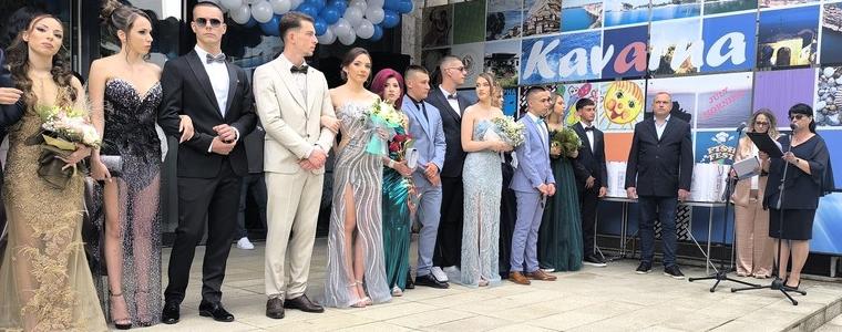 Каварна пожела „попътен вятър“ на 68 абитуриенти (СНИМКИ)