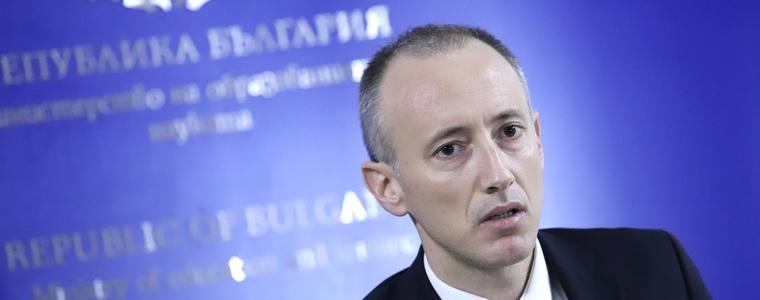МОН ще предложи връщането на 8 клас към основното образование. Кое го налага?