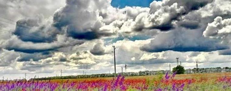 Облачно със слаби превалявания в понеделник