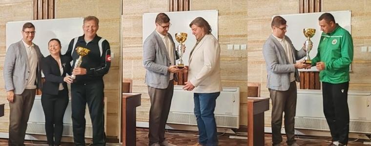 Отличиха с купи призьорите в общинския етап на Ученическите игри  за учебната 2024/2025 г. в Добрич