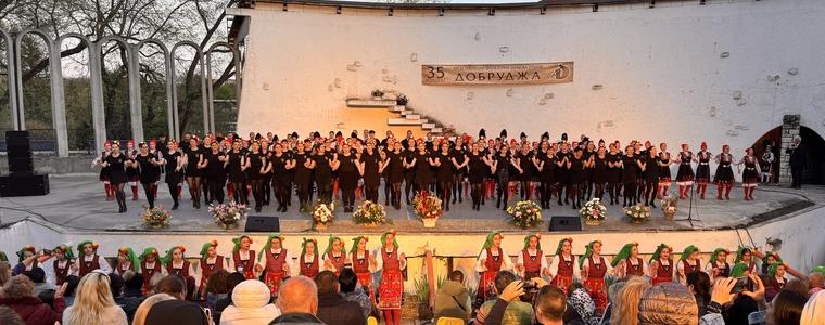 ПФТС „Добруджа“ отбеляза своята 35-а годишнина с грандиозен концерт (СНИМКИ)