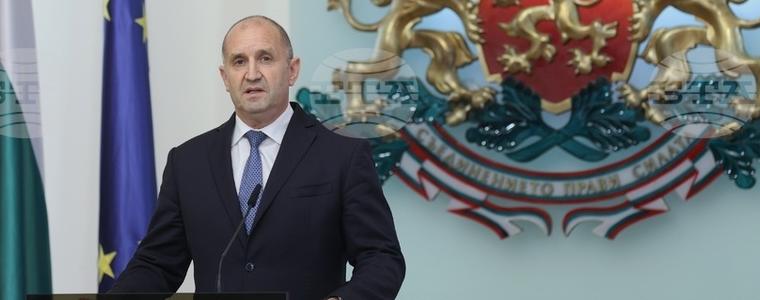 Предложението на президента Румен Радев да се произведе референдум за еврото е внесено в деловодството на Народното събрание