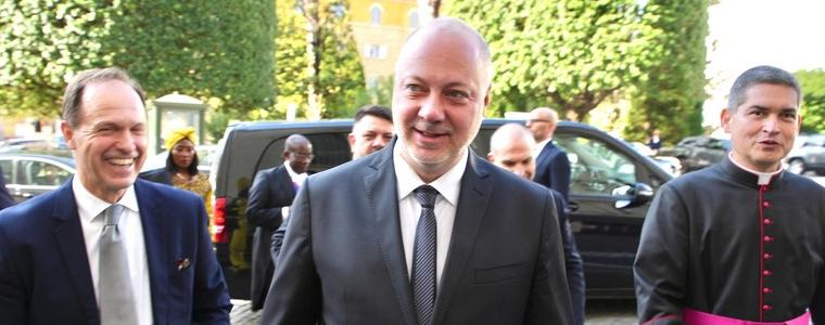 Премиерът е във Ватикана за тържествената литургия по повод началото на понтификата на Папа Лъв XIV