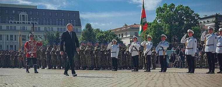 Президентът към българските военнослужещи: Нека свети Георги ви закриля и вдъхва сила на вашата десница