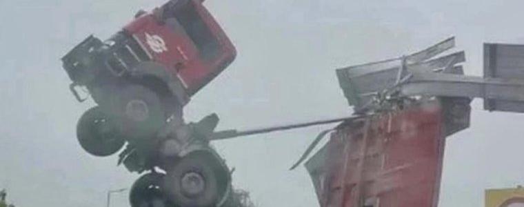 Тир увисна на табела на магистрала "Тракия"
