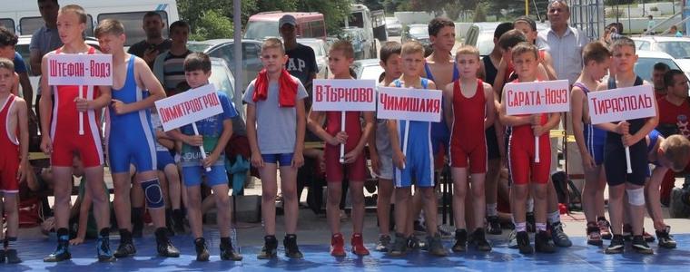 Ученици от Спортното училище ще участват на международен турнир по борба в Тараклия, Молдова