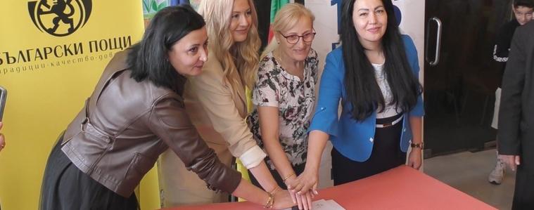 Валидираха две пощенски марки в блок и винетки с рисунки на деца от Добрич (ВИДЕО)