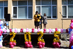 С тържествени церемонии Каварна изпрати зрелостниците от випуск 2024/2025