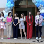 Абитуриентите от ЕГ "Гео Милев" с дарение за дамски клуб "Майчина грижа"