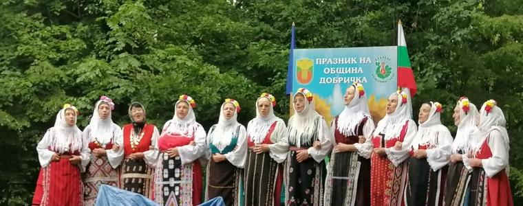 Дъжд, песни и танци на Славната канара