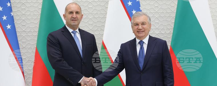 Държавният глава Румен Радев беше посрещнат с почетен караул в резиденцията „Куксарой“ в Ташкент