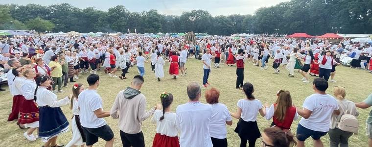 Фестивалът на бялата жътва отново изпълни тренировъчния стадион в Тервел (СНИМКИ)