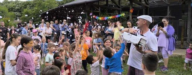 Голям интерес от млади семейства с малки деца към програмата на зооцентъра за Деня на детето (СНИМКИ)