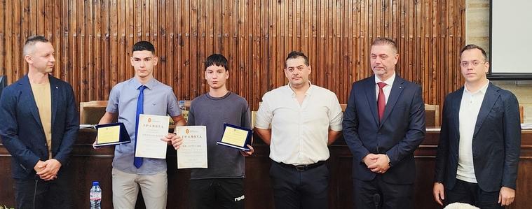 Каратистът Дамиан Янев получи награда Спортист на месеца за май на Добрич
