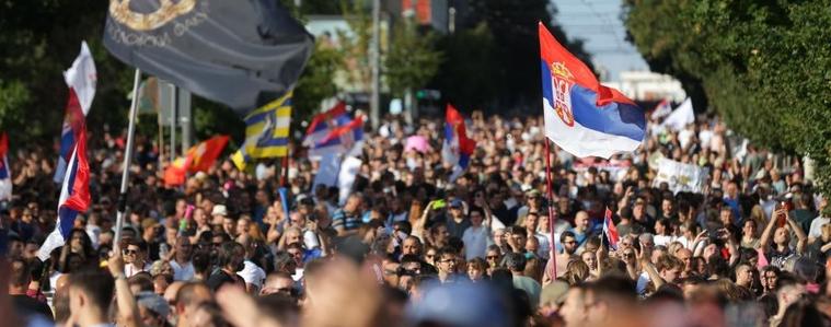 Най-малко 7 души са арестувани по време на протестите в Белград