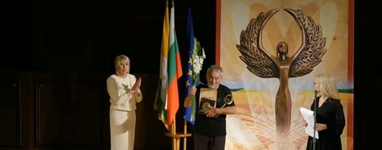 Община Добричка отличи кметства, училища, фирми и личности за принос през 2024 г. (ВИДЕО)