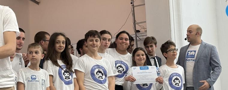 Отборът “RoboPlay” на ИОУ „Стефан Караджа“ с награди от състезание на “Роботика за България”. 