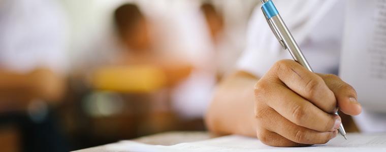 Седмокласниците се явяват днес на национално външно оценяване по математика