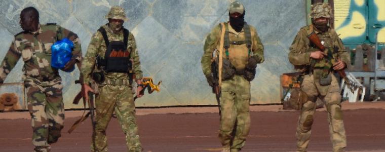 Смъртоносни атаки срещу военни бази в Мали
