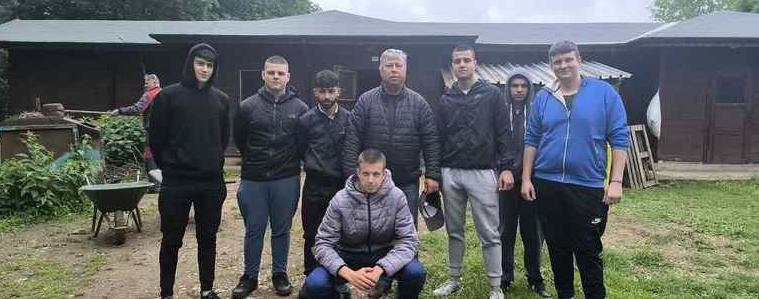 Ученици от ПГ по аграрно стопанство с практическо обучение в Зооцентъра в Добрич (СНИМКИ)