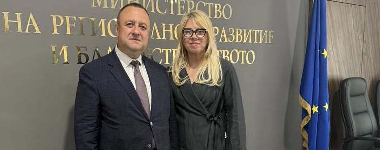 Започва рехабилитацията на пътя, свързващ Община Добричка и Община Крушари