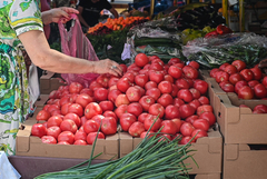АНКЕТА: Какви са цените на продукцията на пазара в Добрич? (ВИДЕО)