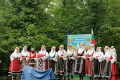 Дъжд, песни и танци на Славната канара