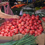 АНКЕТА: Какви са цените на продукцията на пазара в Добрич? (ВИДЕО)