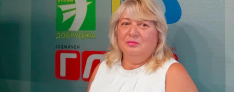 Галя Георгиева представя картините си в читалище " Йордан Йовков"
