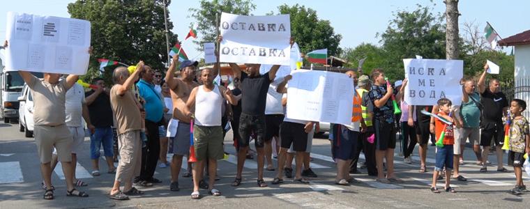 Жители на Алцек и Хитово излязоха на протест заради системен проблем с водоподаването (ВИДЕО)