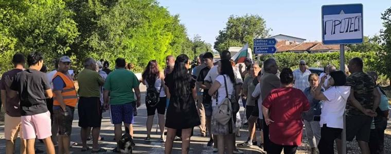 Жители на село Свобода излязоха на протест заради продължителни проблеми с водоподаването (ВИДЕО)