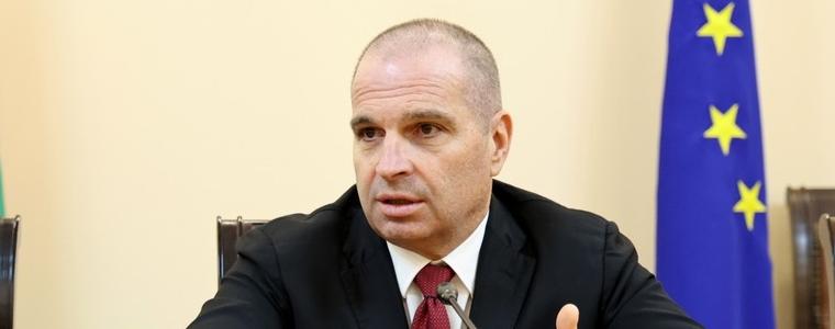 Караджов обяви мерки заради неработещи климатици във влаковете