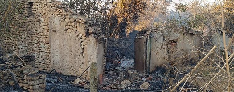 Огънят в с. Белгун обхванал огромни площи за броени минути (СНИМКИ)