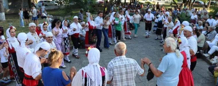 Село Спасово отбеляза Празника на хляба, житото и Добруджа с песни, танци и вкусни тестени изделия (СНИМКИ)