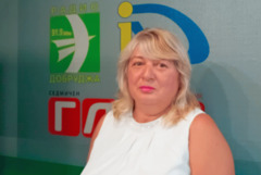 Галя Георгиева представя картините си в читалище " Йордан Йовков"