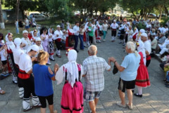 Село Спасово отбеляза Празника на хляба, житото и Добруджа с песни, танци и вкусни тестени изделия (СНИМКИ)