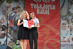 Възпитаничка на училището по изкуствата спечели няколко награди от фолклорни конкурси (СНИМКИ)