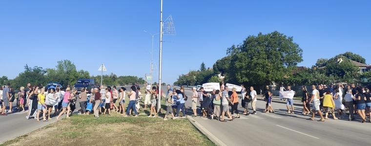 Живеещите в района на Рилските блокове в Добрич излязоха на протест заради лошата инфраструктура