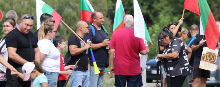 Плевенчани блокираха главния път за София след село Ясен