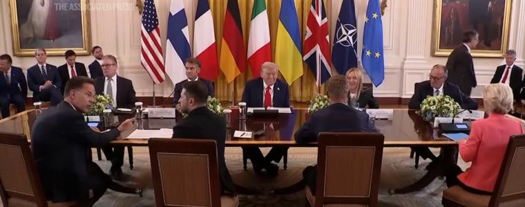 „Звучи безумно, но е така“: Тръмп подшушна на Макрон за Путин, без да знае, че микрофонът е включен (ВИДЕО)