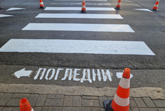 ОП „Комуналстрой“ освежава хоризонталната маркировка на пешеходните пътеки в Добрич
