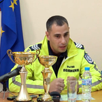 Пътен полицай от Добрич ескортира с патрулка родилка до АГ- болницата във Варна