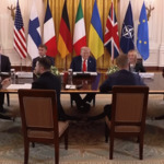 „Звучи безумно, но е така“: Тръмп подшушна на Макрон за Путин, без да знае, че микрофонът е включен (ВИДЕО)