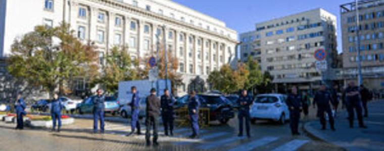 Ивайло Мирчев сигнализира за поставяне на антипаркинг колчета пред служебния вход на парламента
