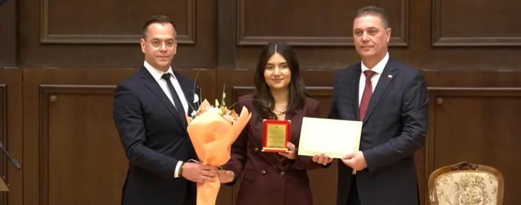 Наградиха Ралица Валентинова Йорданова като „Ученик на годината“ в Добрич